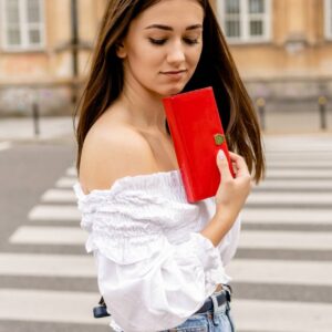 Lakierowany czerwony portfel damski Betlewski SHINY