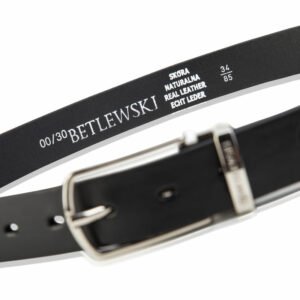 Czarny skórzany pasek męski ze srebrną klamrą