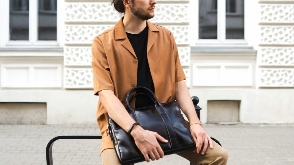 btm 01 czarny skózana torba na laptopa