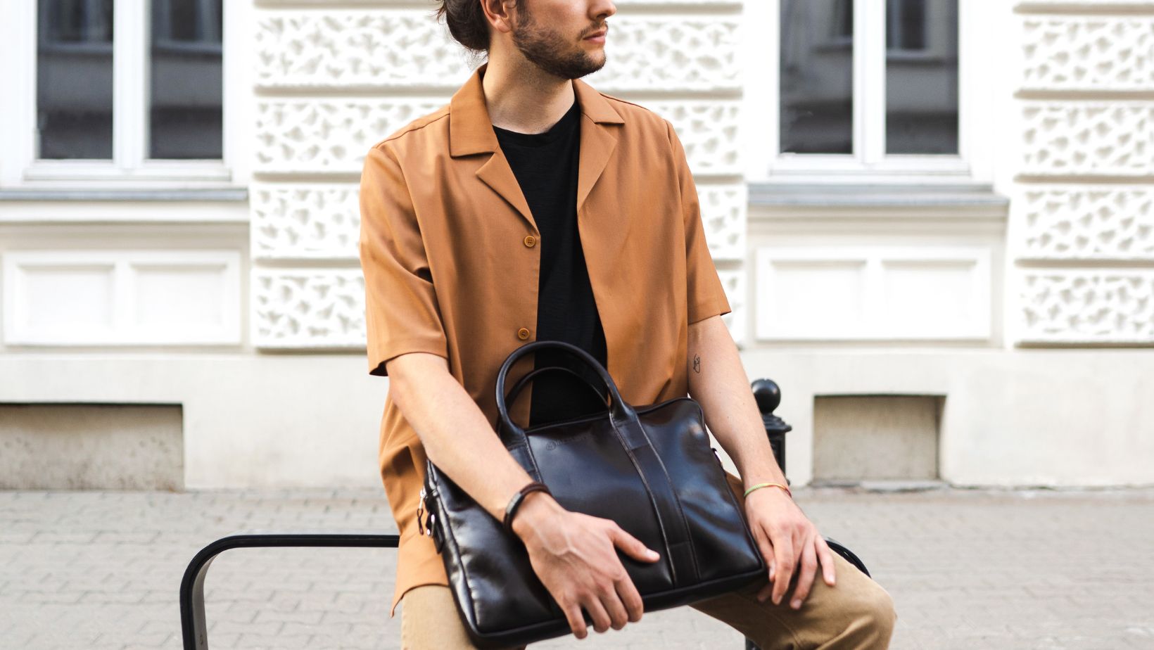 btm 01 czarny skózana torba na laptopa