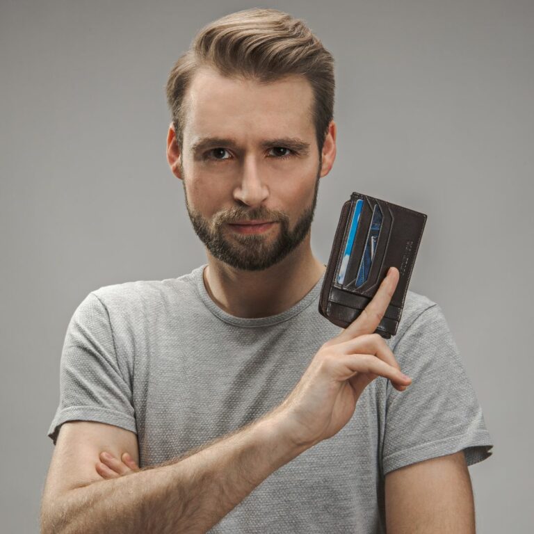 etui na karty besa bf brąz