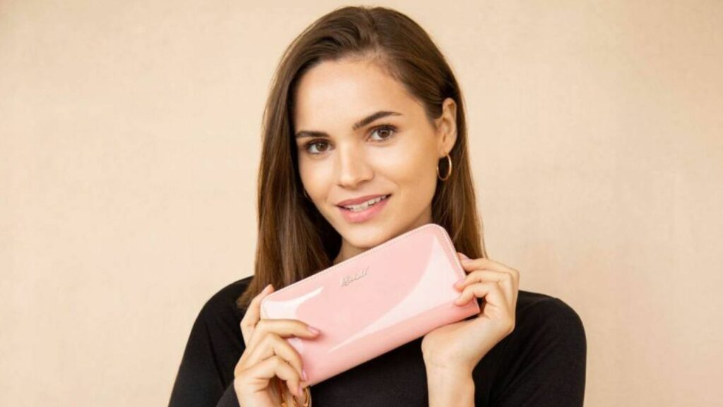 lakierowany portfel damski