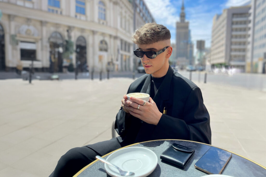 bez 03 czarny influ liszotee 1