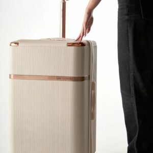 Średnia walizka titania