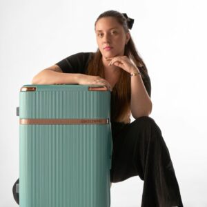 Średnia walizka titania