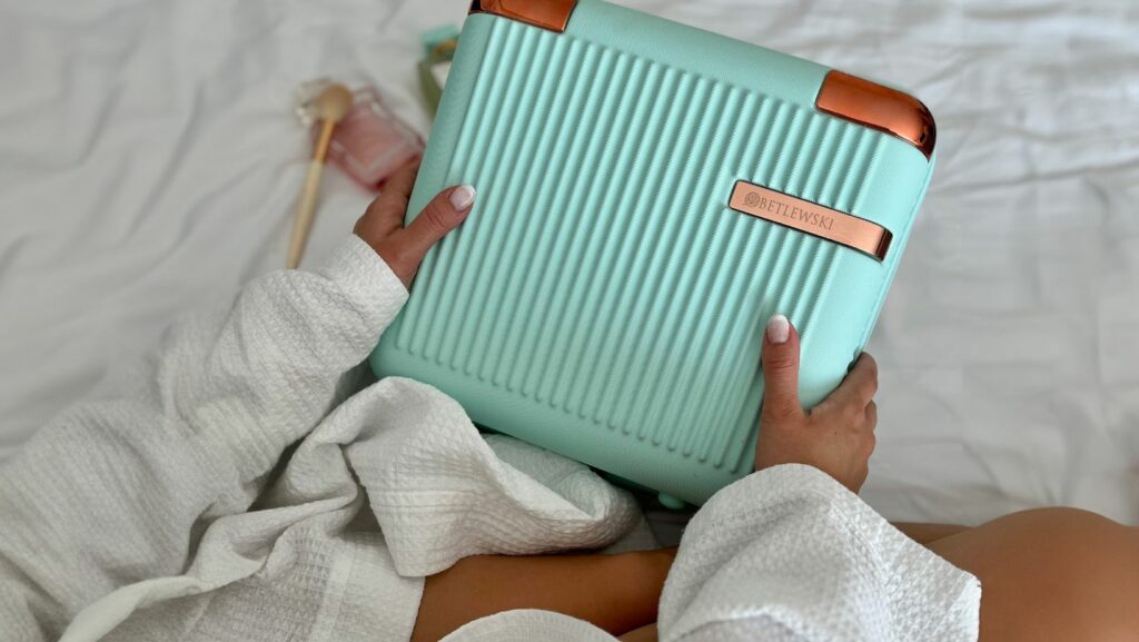 kuferek i kosmetyczka