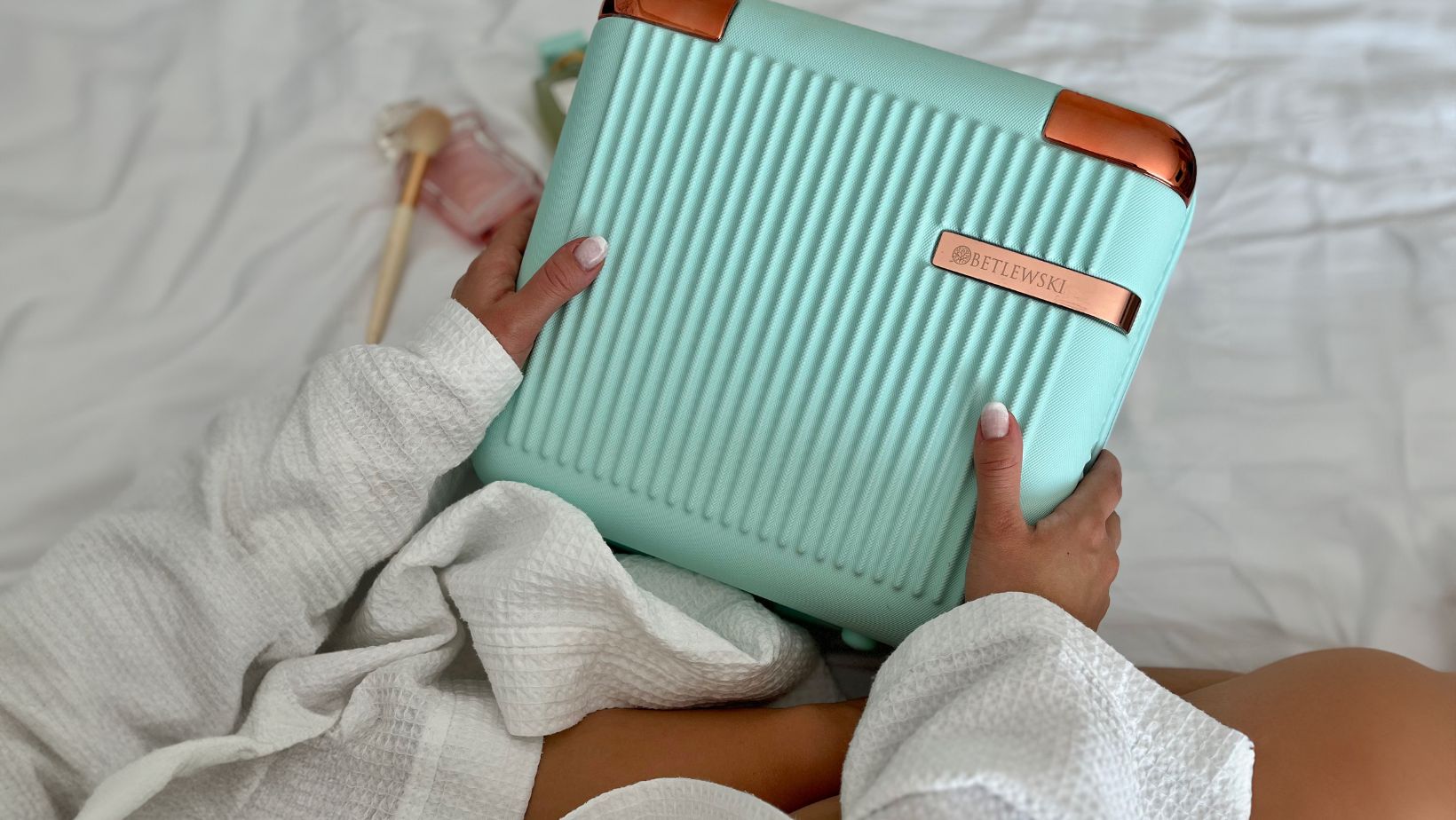 kuferek i kosmetyczka