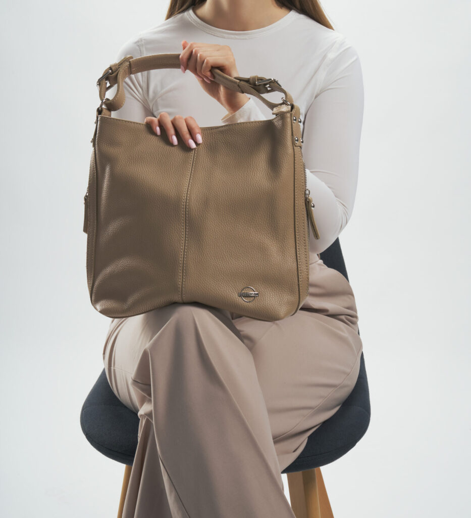twb dol 49 taupe model (1)