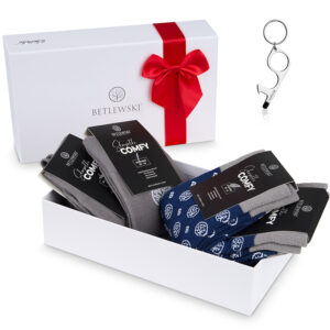 zestaw prezentowy dla mężczyzny ze skarpetkami i brelokiem