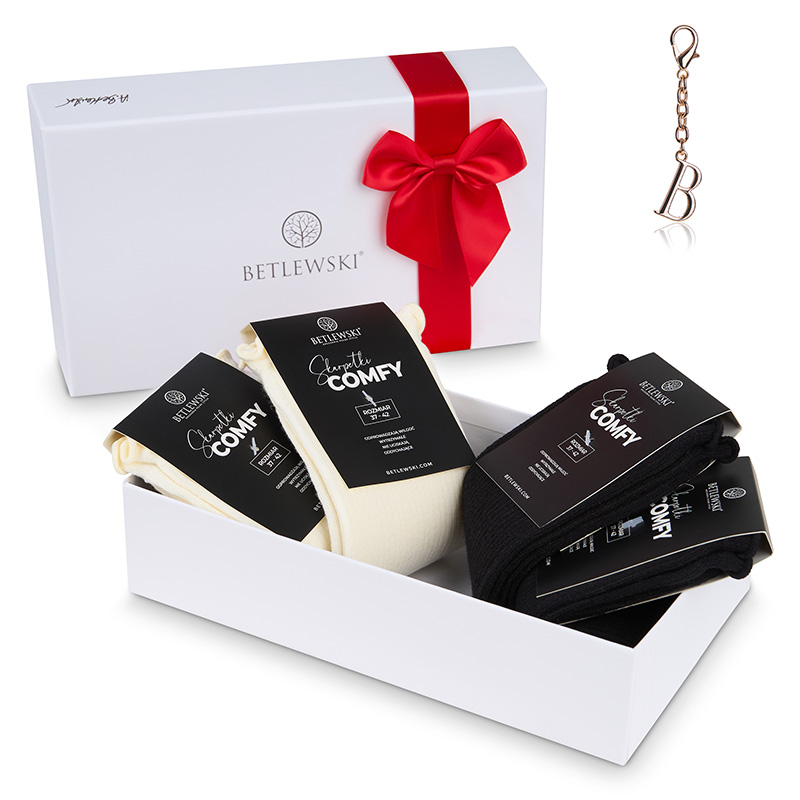 zestaw prezentowy dla niej ze skarpetkami i brelokiem